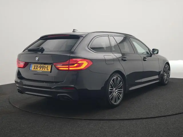 BMW 5-serie Touring 520i M Sport 184pk Dealer O.H. | Panodak | Head Up | 360 Camera | Lederen Comfor...