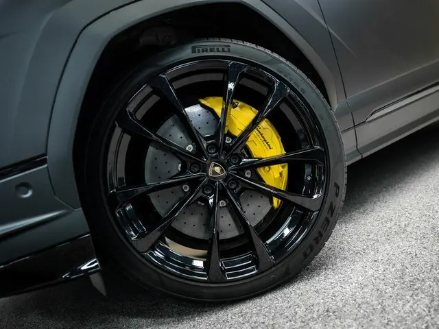 Lamborghini Urus 4.0 V8 S | Urus S | BTW | Akrapovic | Luchtvering | Geel stiksel pakket |
