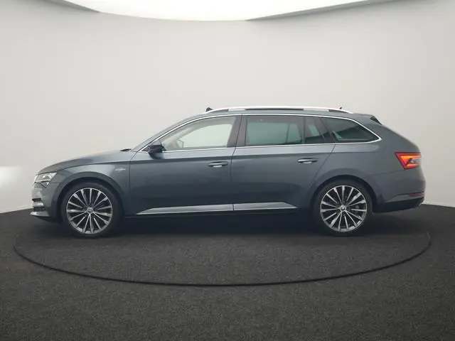 ŠKODA Superb Combi 1.4 TSI iV Laurin & Klement PHEV 218pk Dealer O.H. | Trekhaak Af Fabriek | Panoda...
