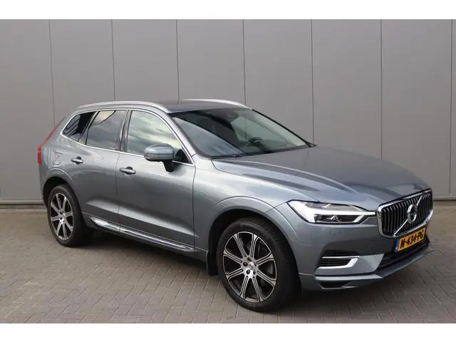 Volvo XC60 2.0 T8 Twin Engine AWD Inscription Pano-dak/Trekhaak/Memory-stoel/360-camera/Stoelverwarm...