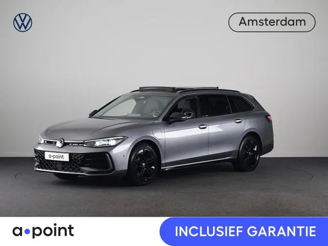 Volkswagen Passat Variant 1.5 eHybrid R-Line Edition 204 PK | Navigatie | Camera | wegklapbare trekh...