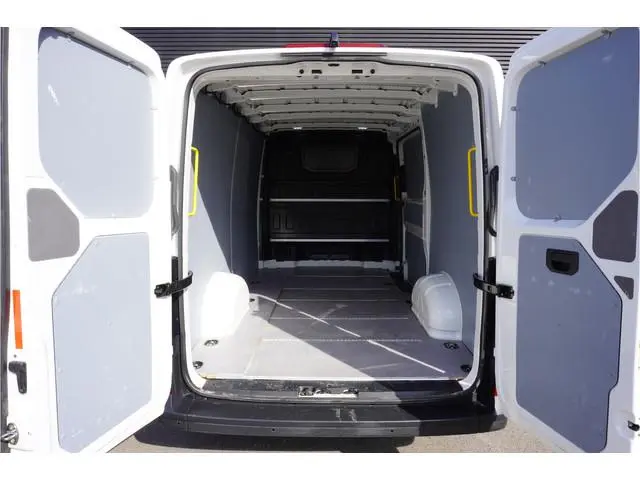 Volkswagen Crafter 140pk Automaat L3H2/L2H1 Apple Carplay Camera Navigatie Cruise control 270°C Deur...
