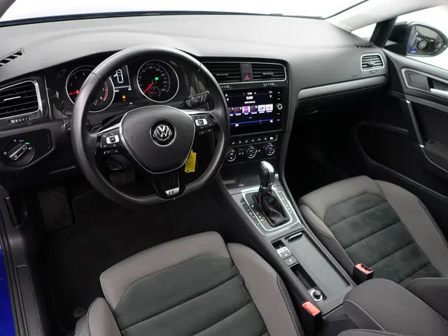 Volkswagen Golf 1.0 TSI R Line+ Aut- 25dkm, Panoramadak, Xenon Led, CarPlay, Android Auto, Stoelmass...