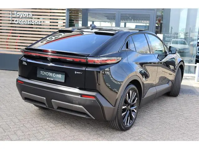 Toyota C-HR+ First Edition 77 kWh , Nieuw en direct leverbaar met €3.000 inruilpremie
