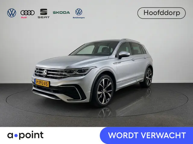 Volkswagen Tiguan 1.5 TSI R-Line 150 pk Automaat (DSG) | Navigatie | Panoramadak | Trekhaak (wegklap...