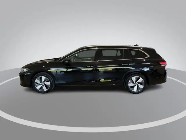 Volkswagen Passat Variant 1.5eTSI/150PK Elegance Business DSG · Trekhaak · Camera · Apple/Android Ca...